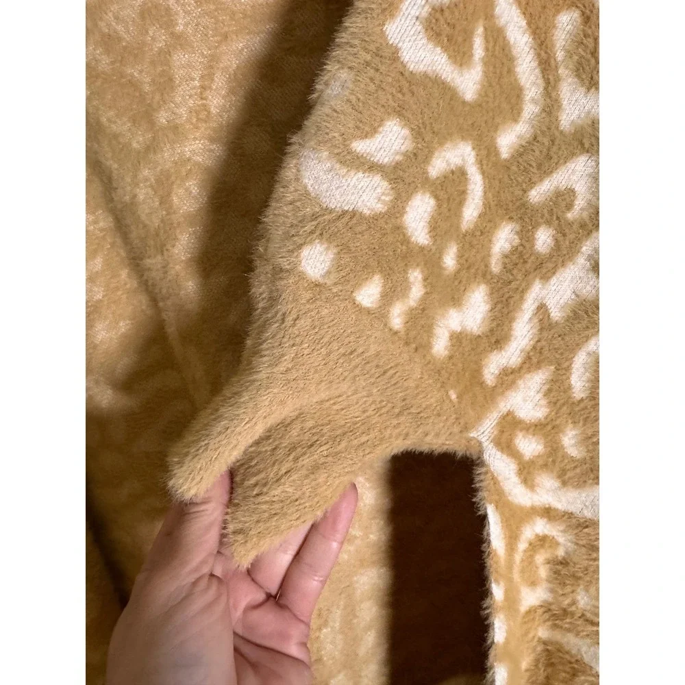 Fadivo New York NWT Fuzzy Oversized Scarf Shawl Camel Tan‎ Abstract Fringe Wrap